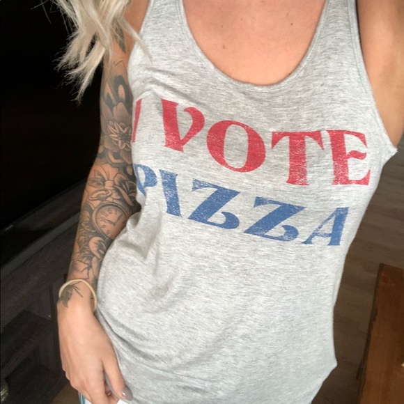 🎉 HP 🎉 I Vote Pizza Tank Top - Picture 7 of 7
